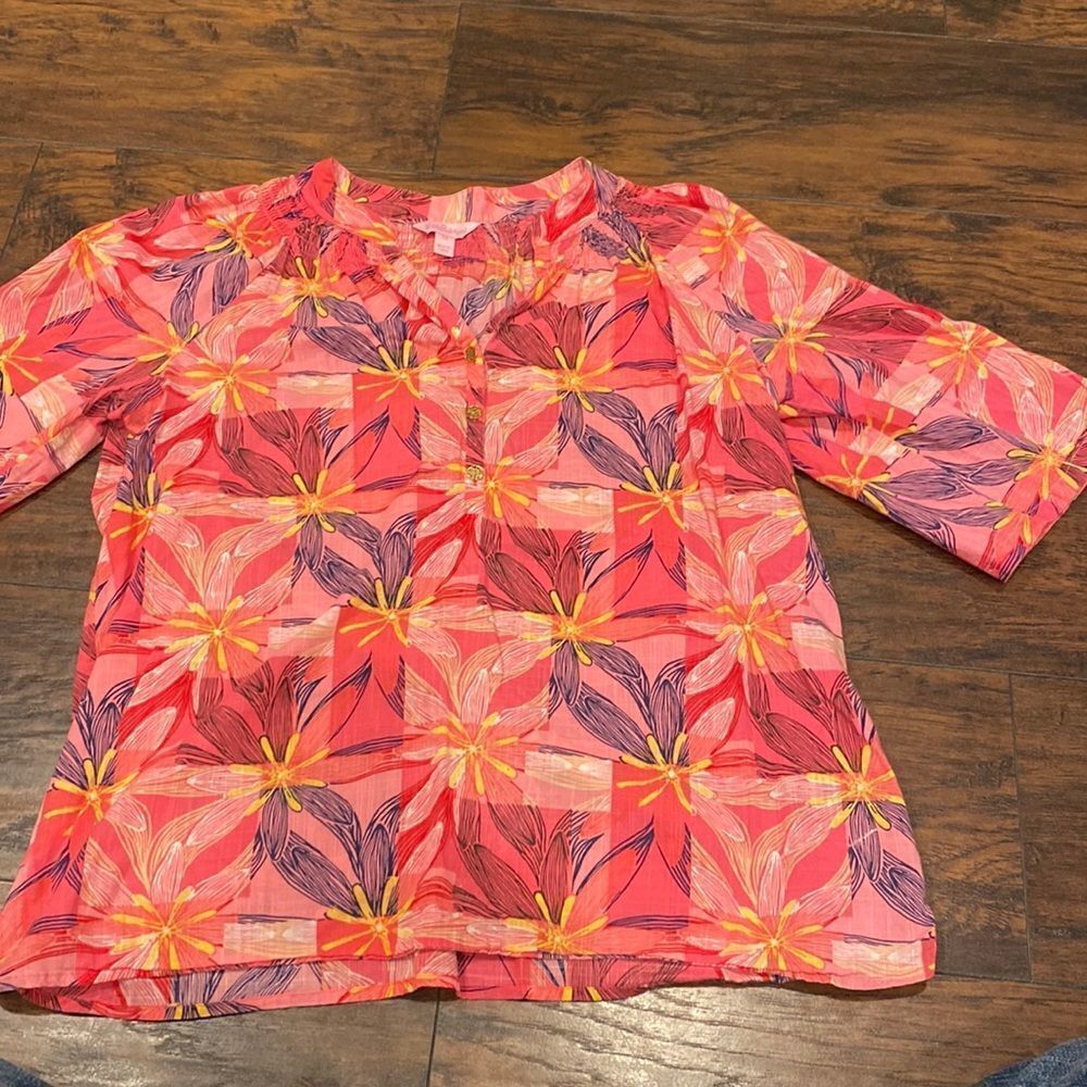 Lilly Pulitzer Colorful flower print short Sleeve Blouse Sz M 100% cotton EUC